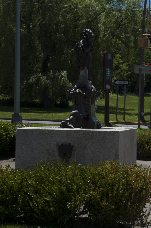 Photograph of Swan Fountain - AO-00080-004.jpg