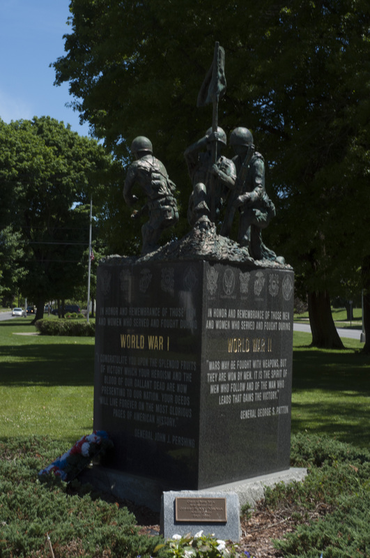 Photograph of World War I/World War II/Korean War Monument - AO-00130-002.jpg