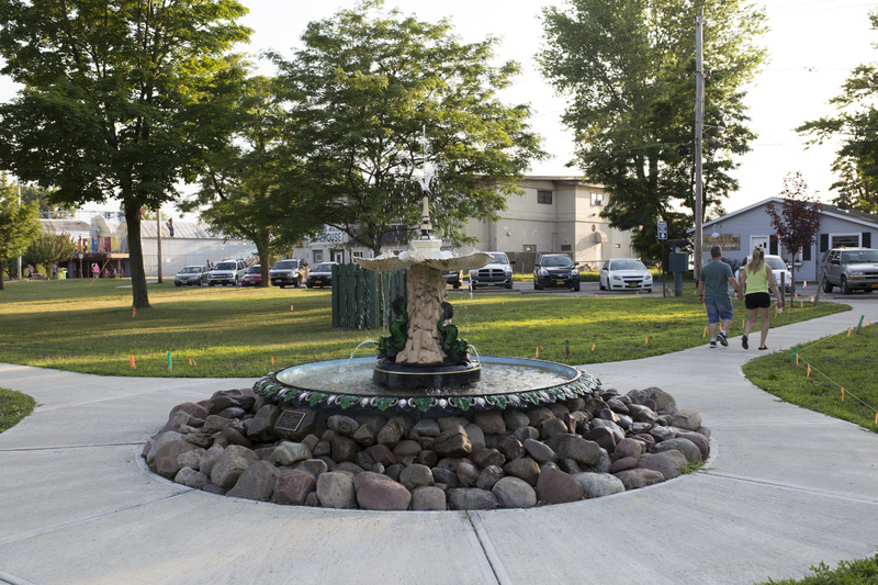 Photograph of Sylvan Beach Fountain - AO-00140-003.jpg